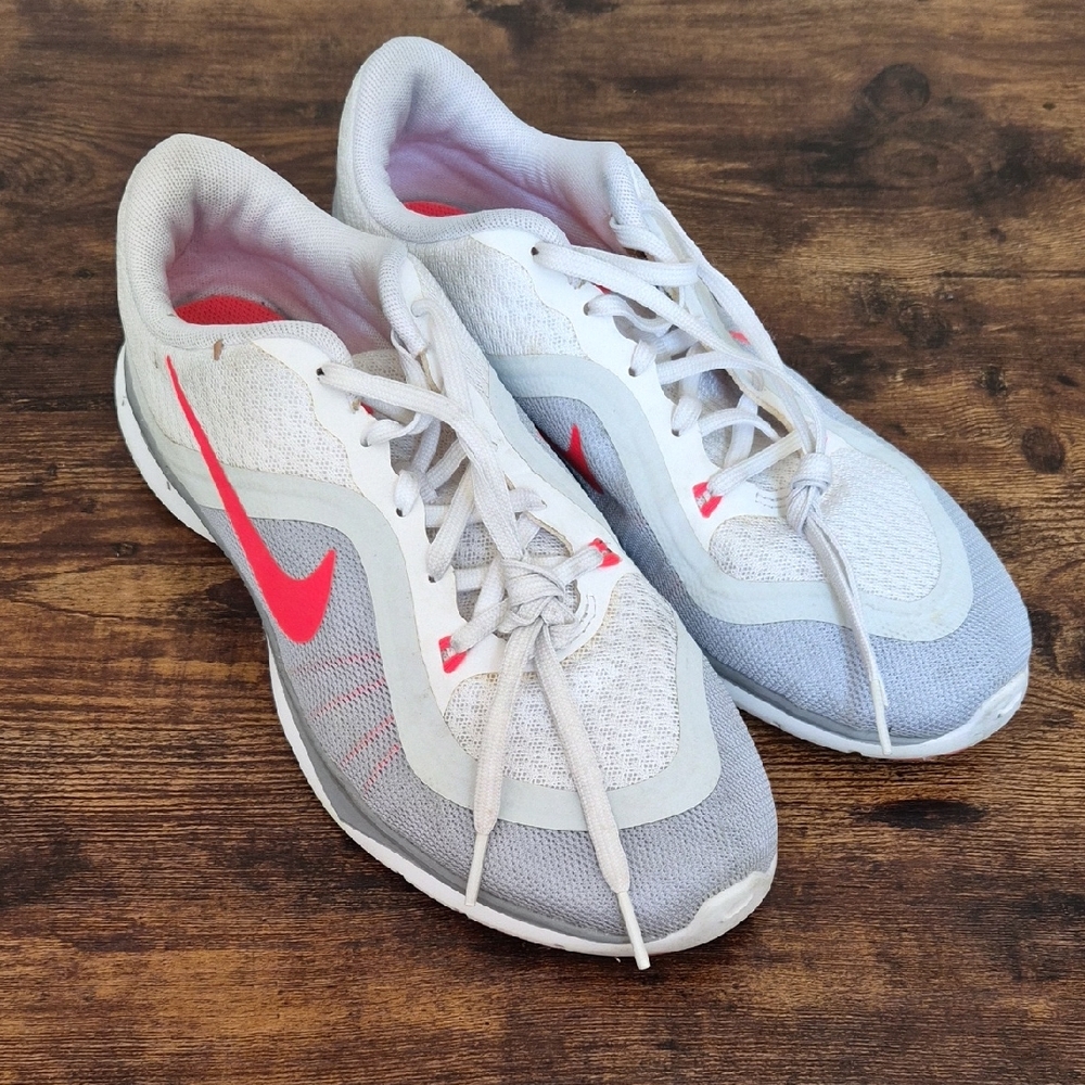 Nike Women's Flex Free Run 6 Training Shoes Size 10